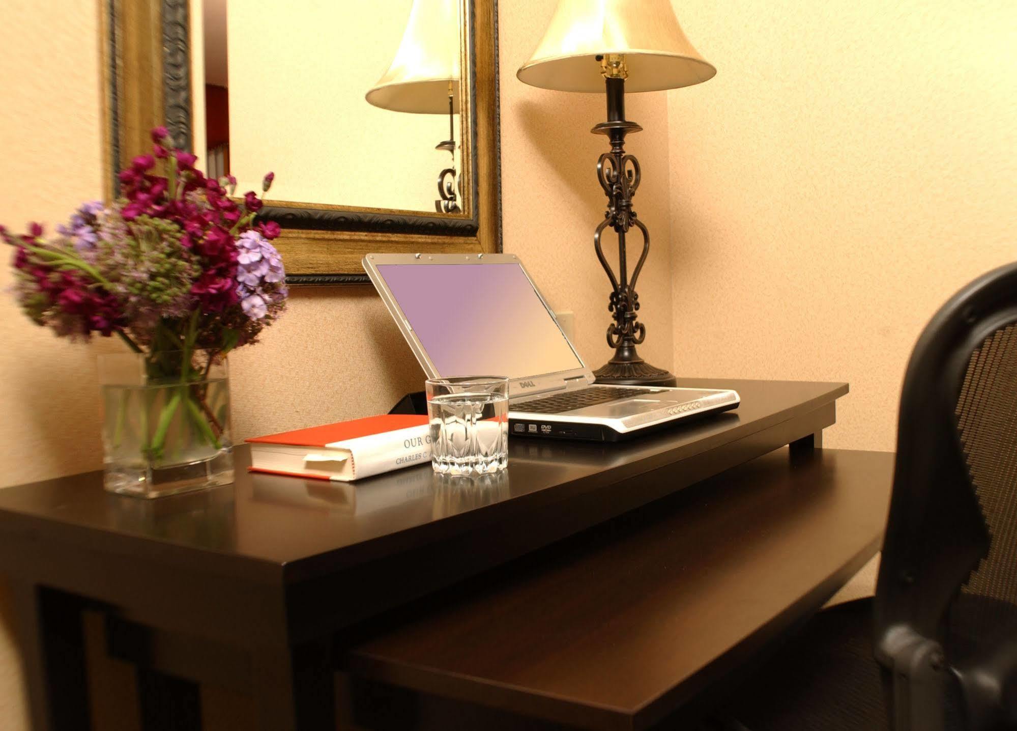 Collegian Hotel & Suites, Trademark Collection By Wyndham Syracuse Ngoại thất bức ảnh